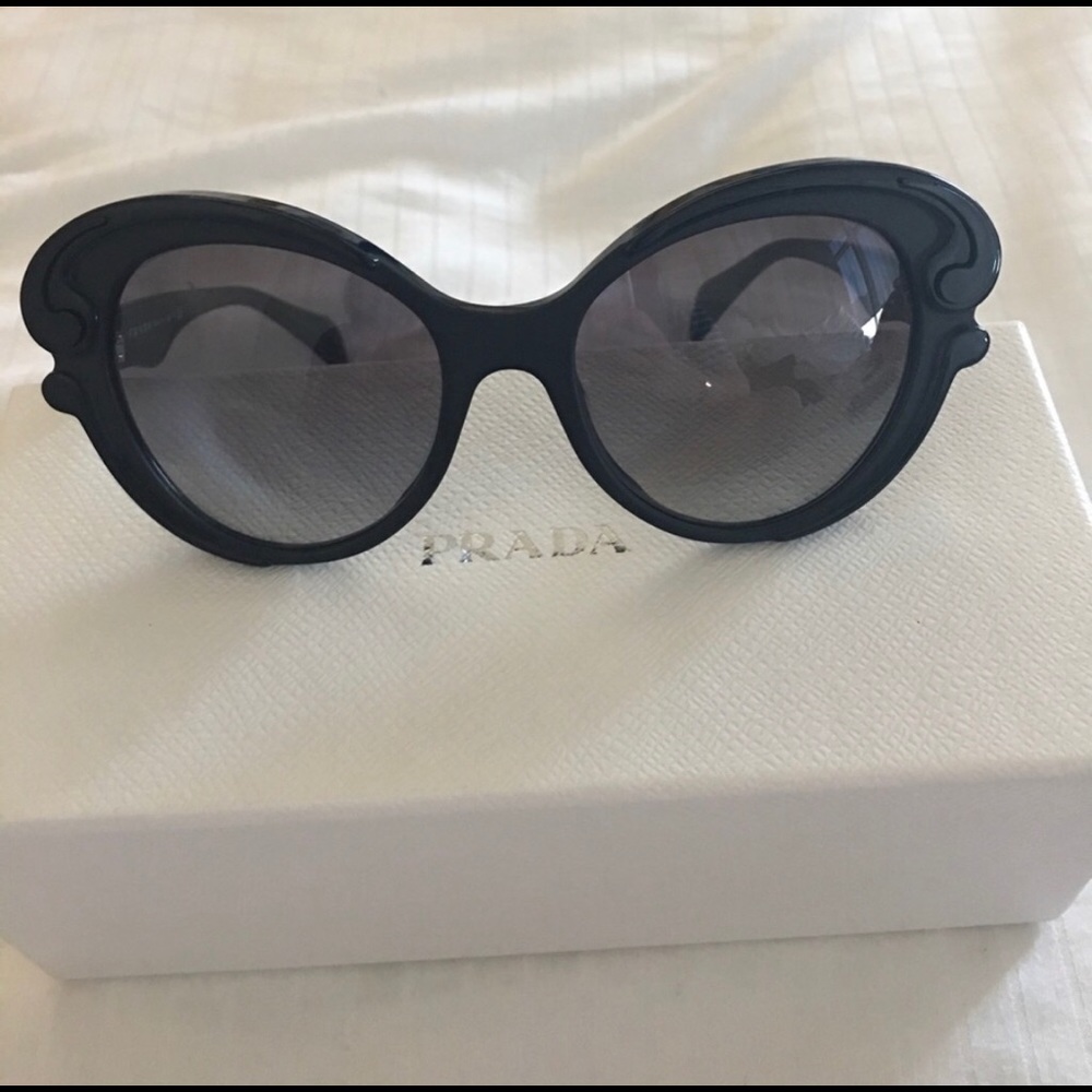 PRADA Havana sunnies